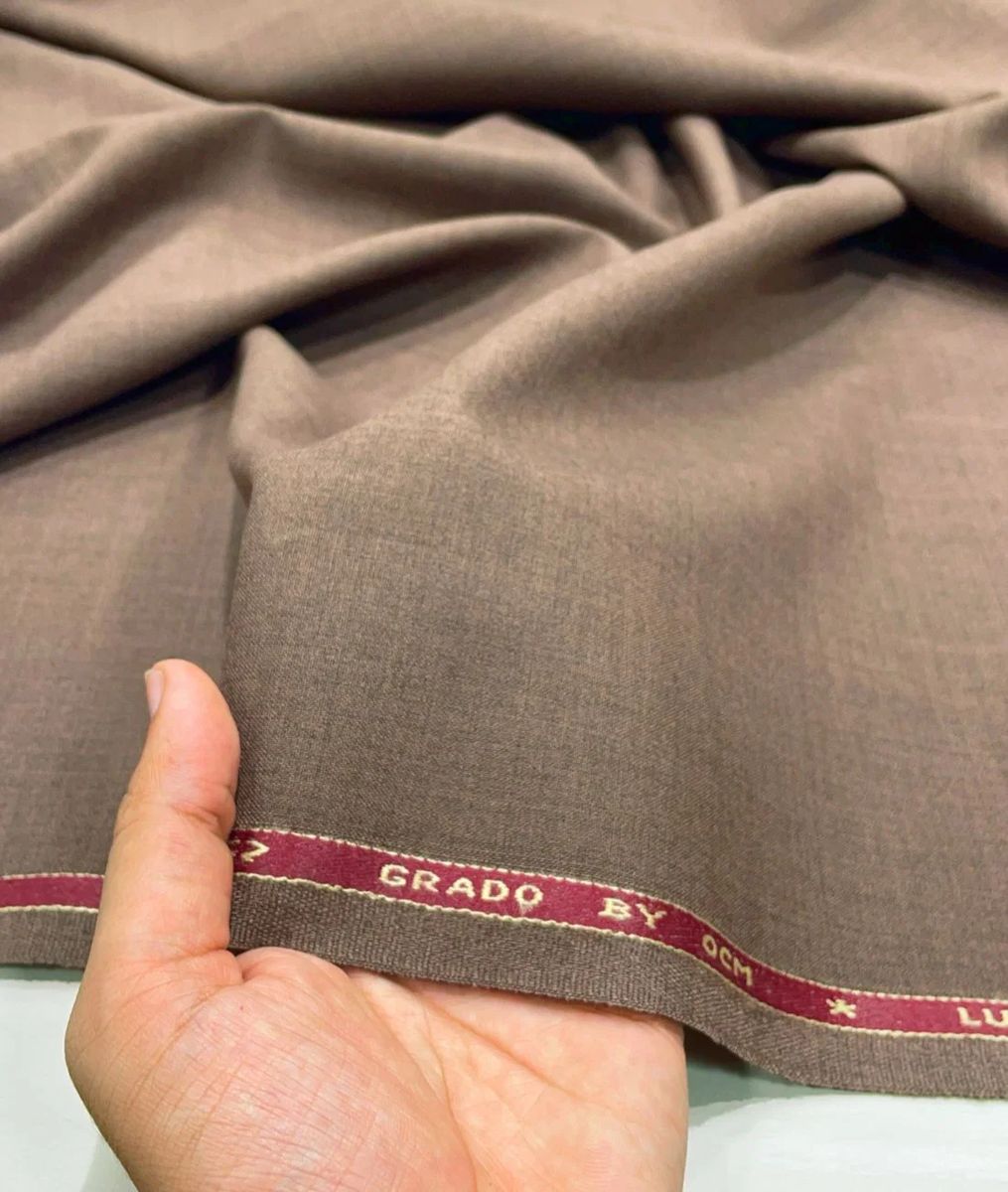 Taupe GRADO cloth held open to show the red Grado selvedge running along the edge
